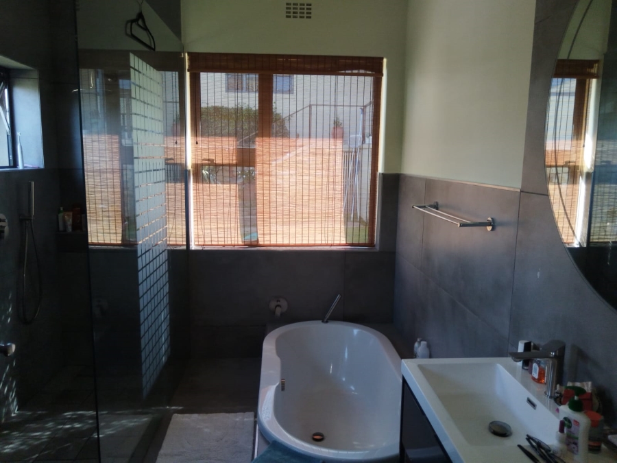 To Let 4 Bedroom Property for Rent in Kenrock Country Estate Western Cape